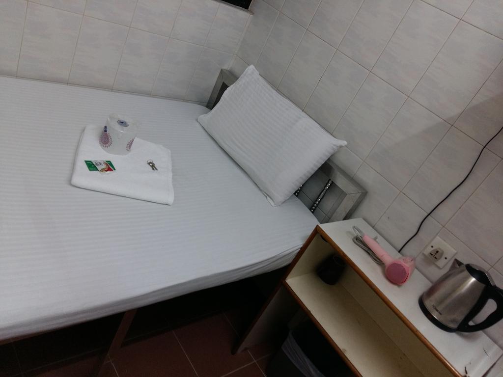 New Yan Yan Guest House Reception 9Th Floor Flat E4 E6 Hong Kong Luaran gambar